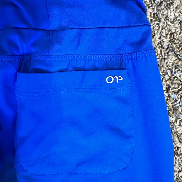 Lightweight Scrubs set - Picture 3 of 9